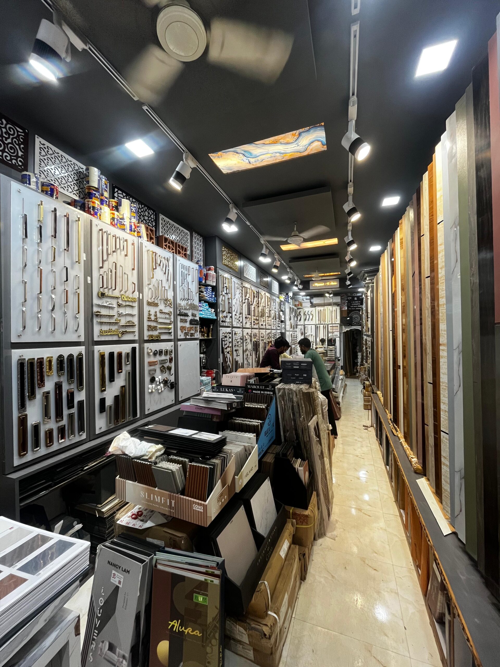 Om Plywood and Hardware Shop